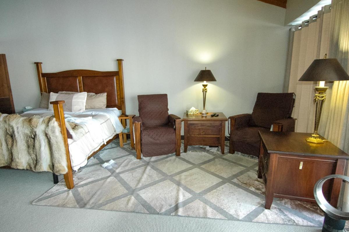 Roundhouse Grotto Bed and Breakfast YYC Buitenkant foto