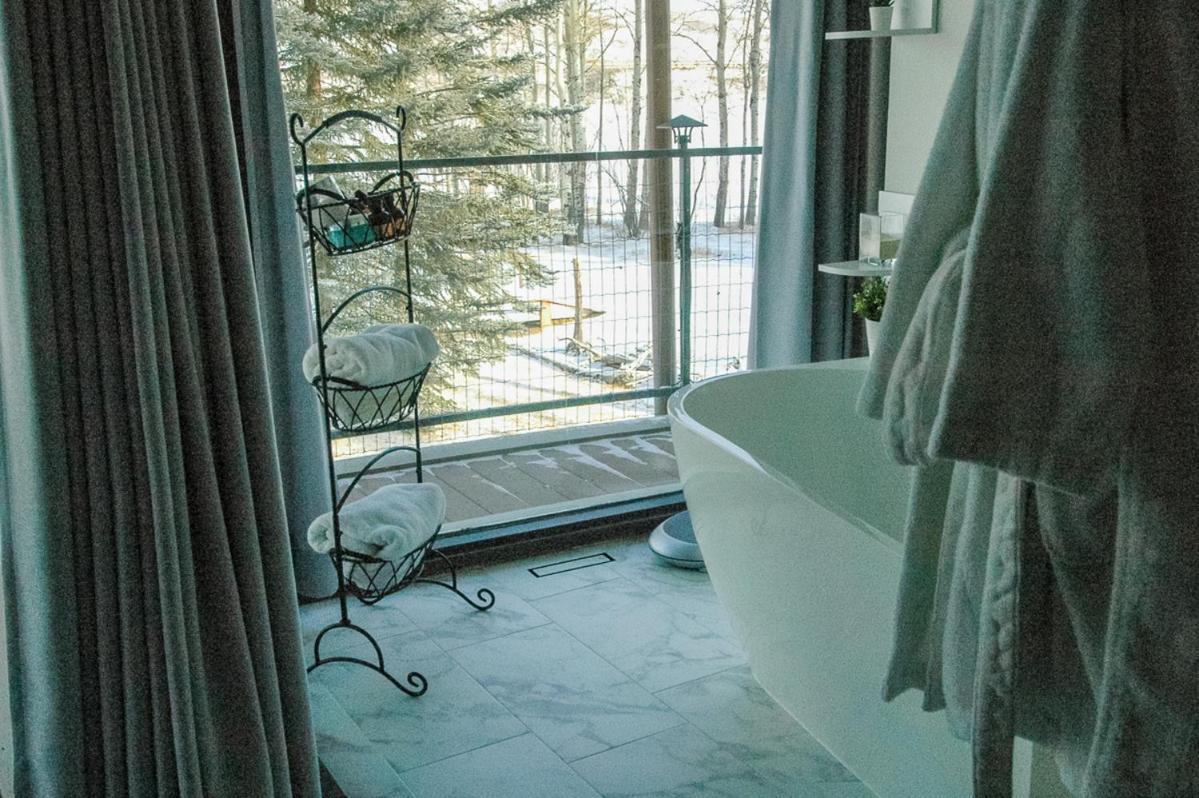 Roundhouse Grotto Bed and Breakfast YYC Buitenkant foto