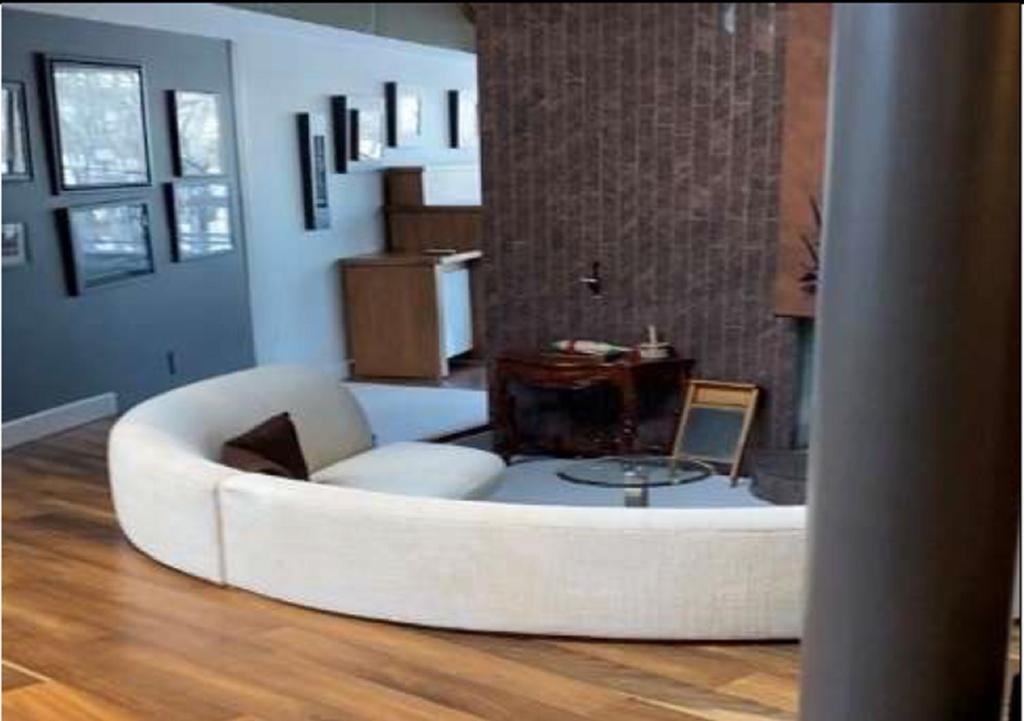 Roundhouse Grotto Bed and Breakfast YYC Buitenkant foto